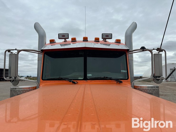 2009-peterbilt-389-image-15
