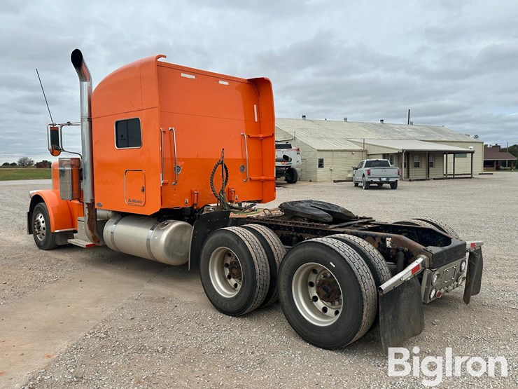 2009-peterbilt-389-image-7