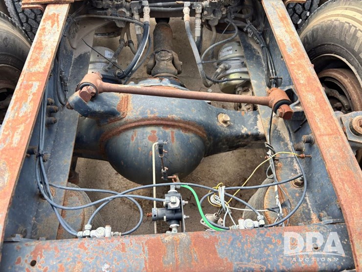 1994-freightliner-fld120-image-32