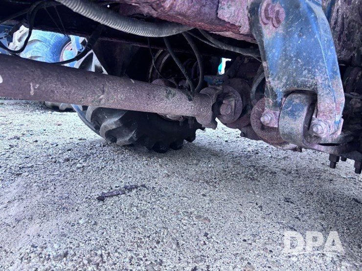 2001-freightliner-fld112-image-28