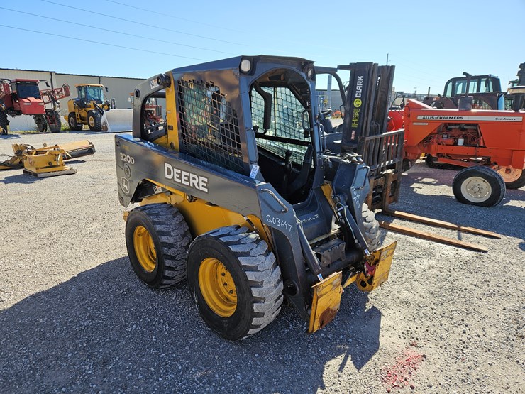 2010-deere-320d-image-20