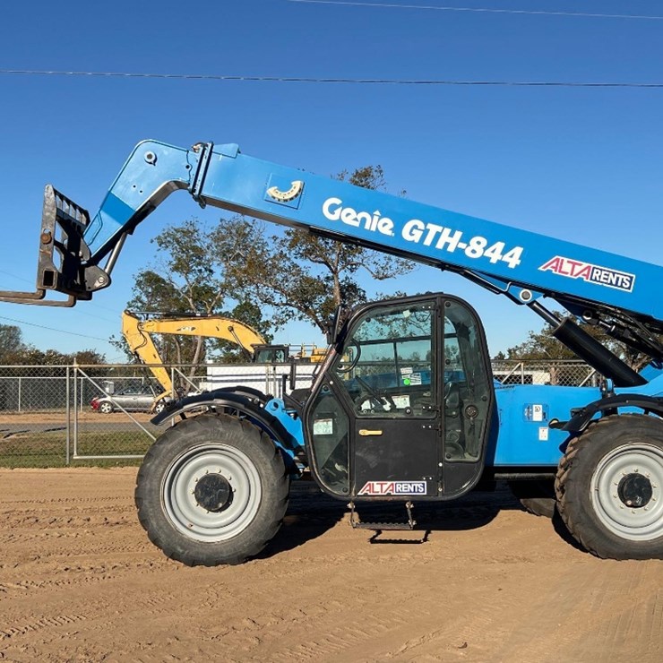 2017 GENIE GTH844