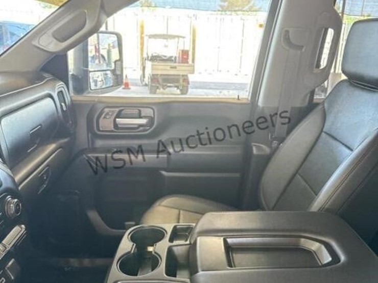 2021-chevrolet-silverado-2500hd-image-21