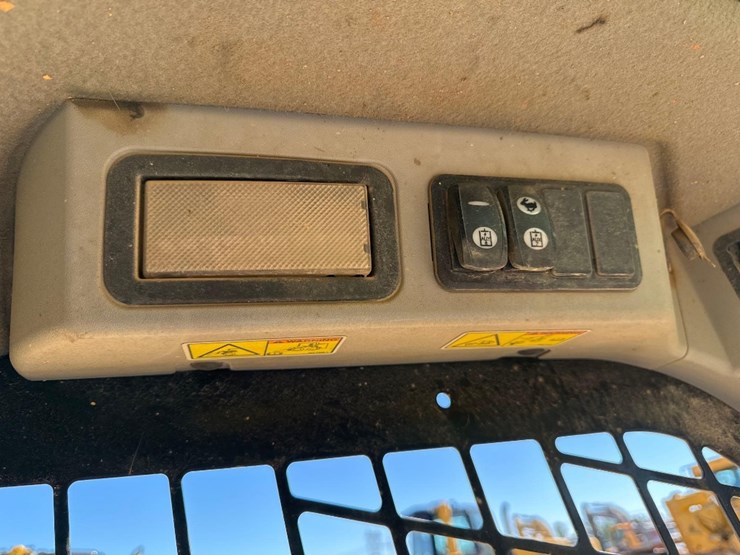 caterpillar-259d-image-25