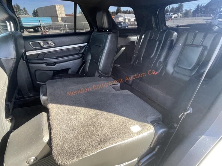 2016-ford-explorer-image-16