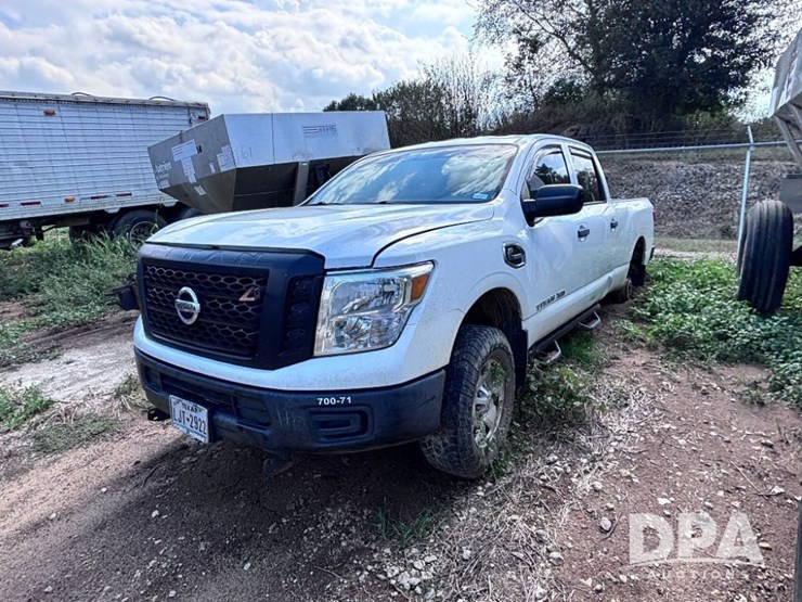 2018-nissan-titan-image-1