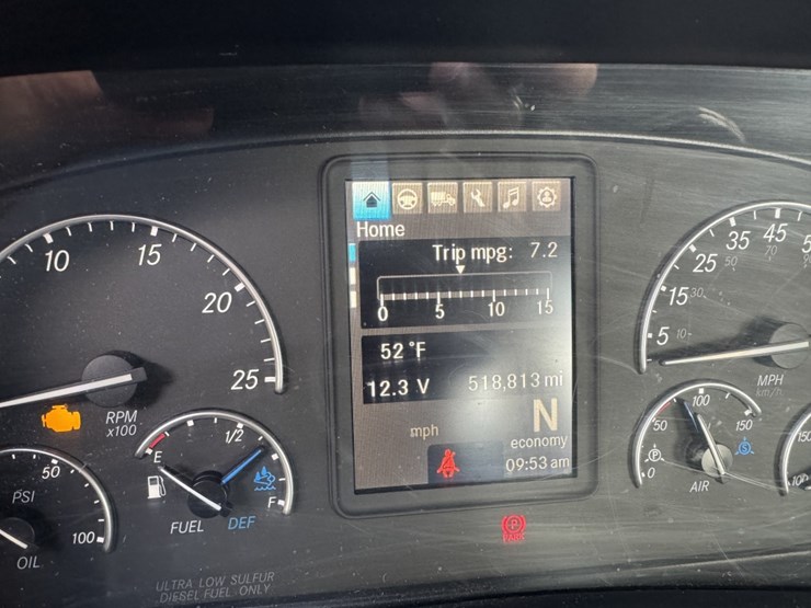 2018-freightliner-cascadia-126-image-10