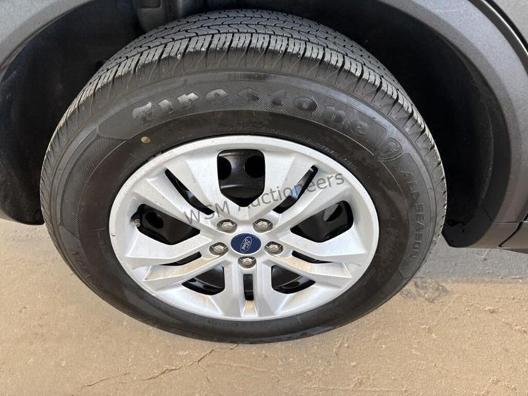 2020-ford-escape-image-8