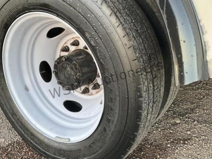 2013-ford-f550-image-8