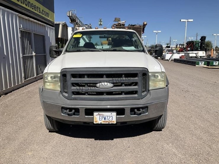 2005-ford-f550-image-3