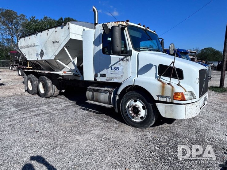 2003-volvo-10-image-5