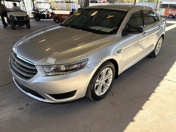 2016-ford-taurus-se-sdn-image-4
