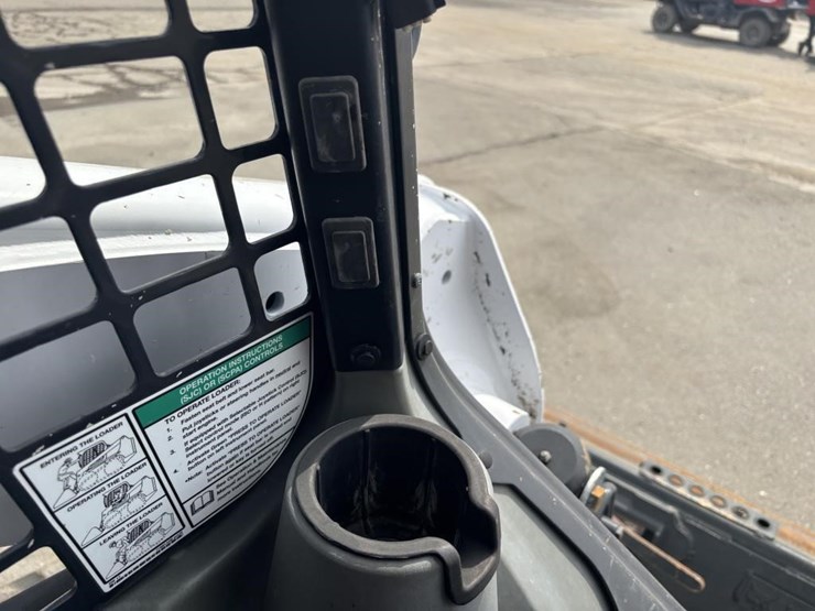 2019-bobcat-t740-image-27