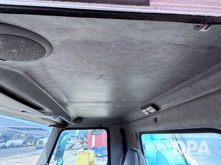 2005-kenworth-t300-image-69