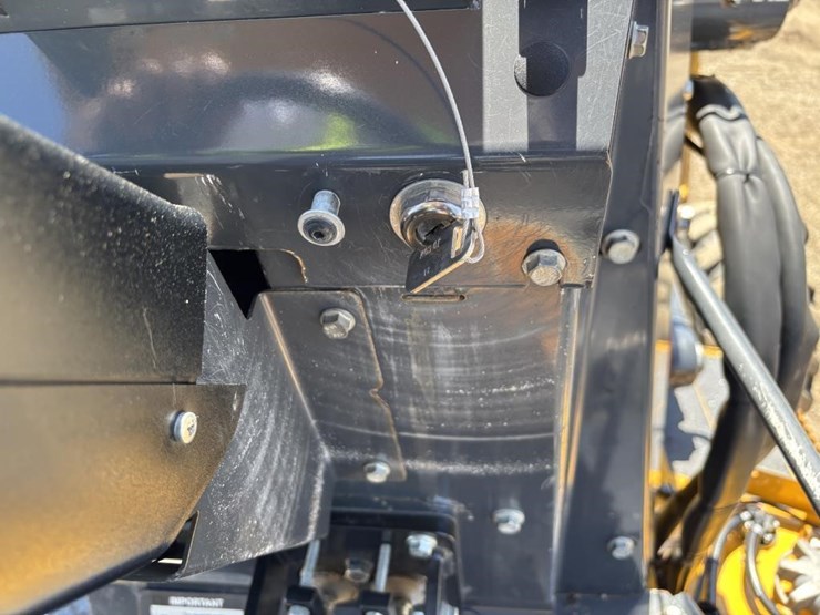 2018-deere-210l-image-36