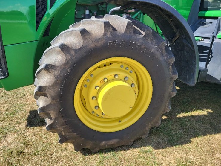 2011-john-deere-8235r-image-17