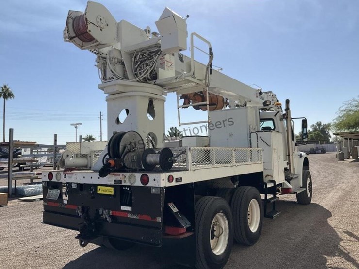 2011-freightliner-m2-digger-derrick-image-5