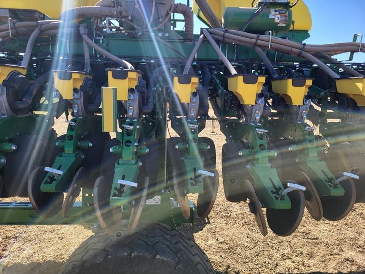 2021-john-deere-1745-image-21