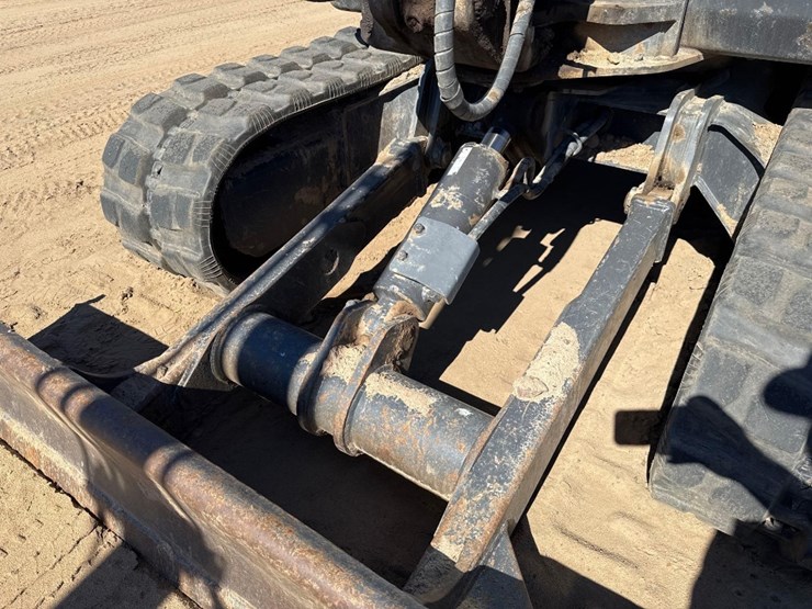 2022-case-cx57c-image-21