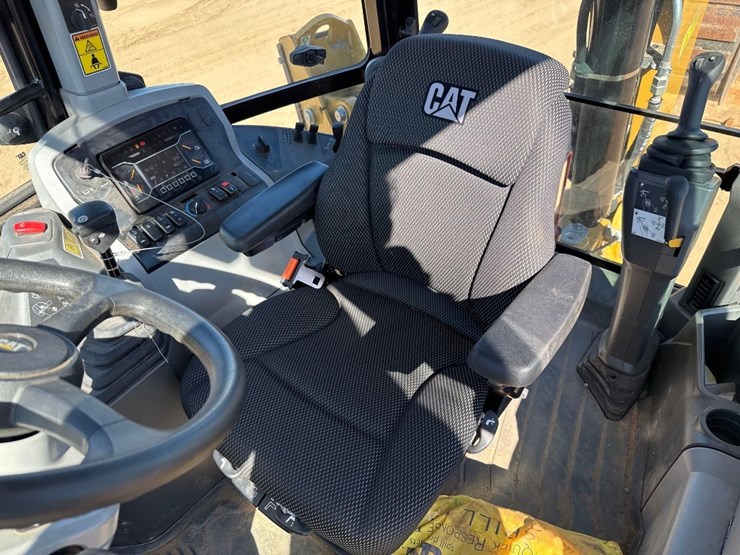 caterpillar-420-image-21