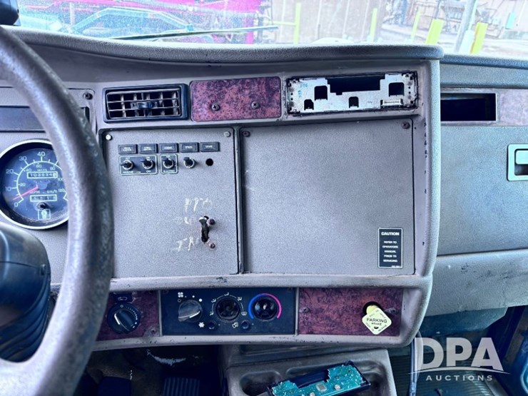 2005-kenworth-t300-image-74