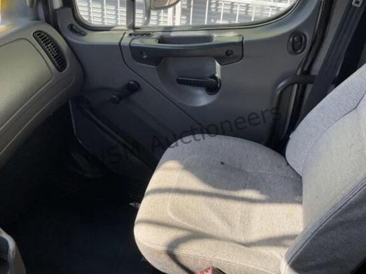 2011-freightliner-m2-digger-derrick-image-33