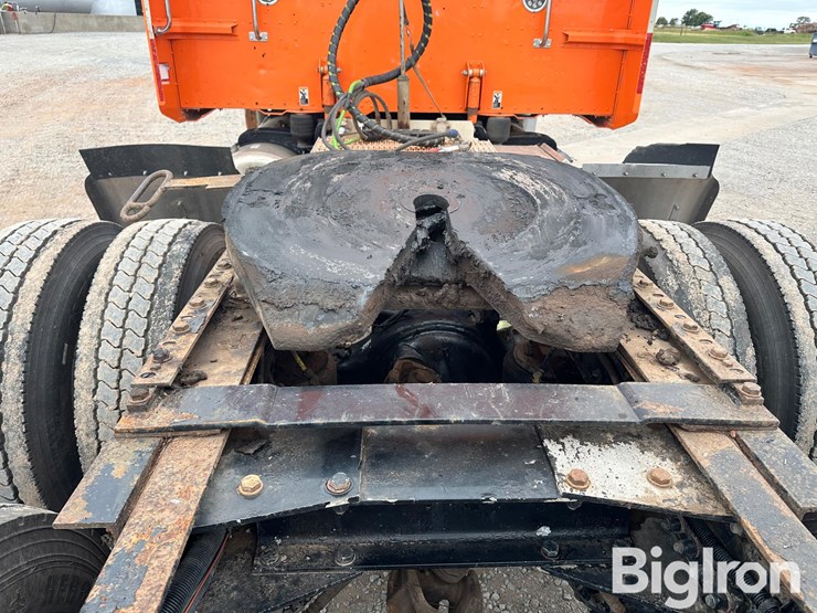 2009-peterbilt-389-image-9