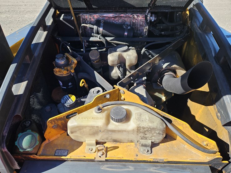 2010-deere-320d-image-15