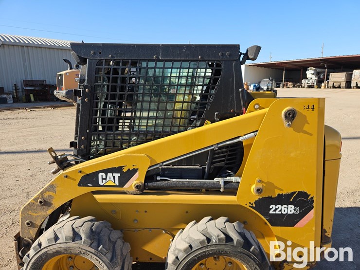 2013-caterpillar-226b3-image-18