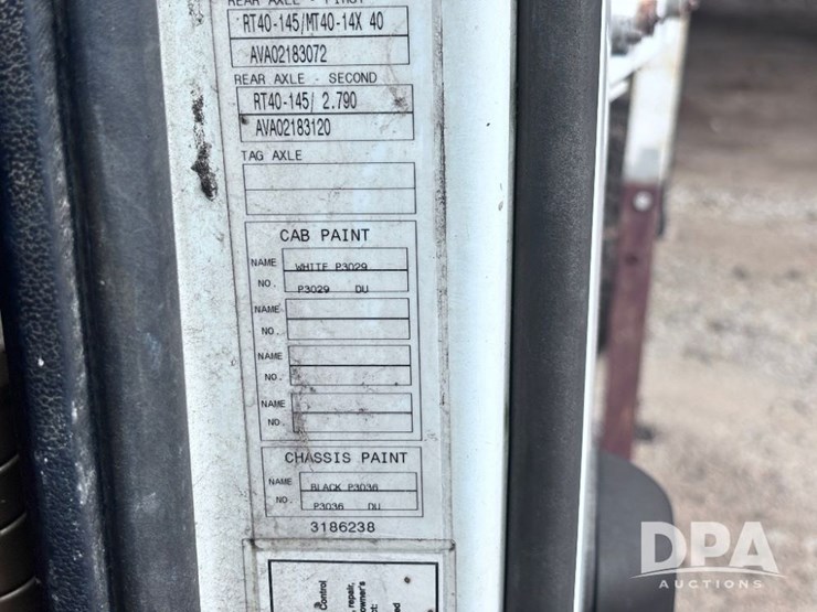 2003-volvo-10-image-92