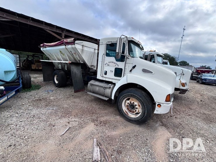 2005-kenworth-t300-image-1