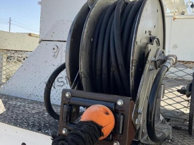 2011-freightliner-m2-digger-derrick-image-13