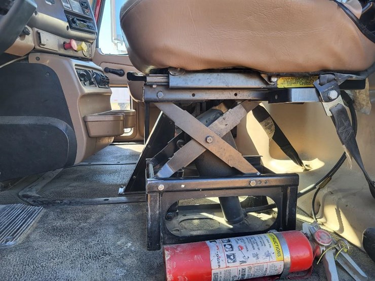 2004-mack-granite-cv713-image-53