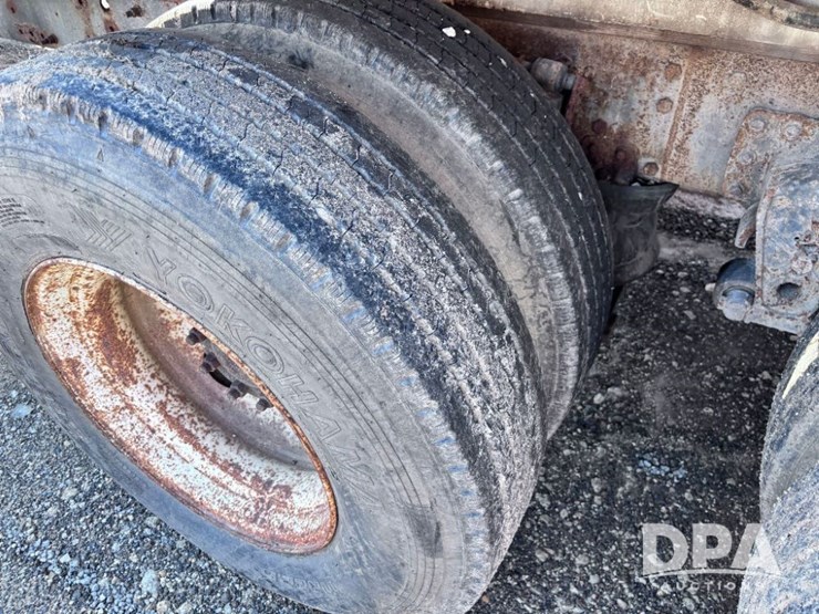 2003-volvo-10-image-39