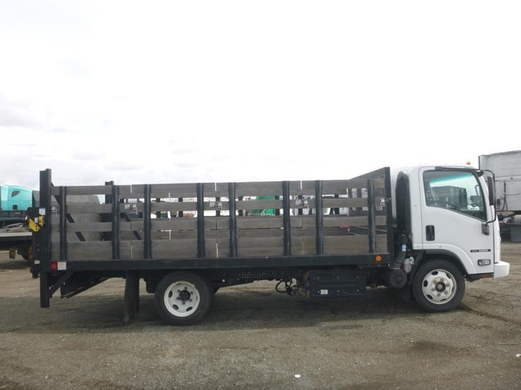 2018-isuzu-nrr-image-7