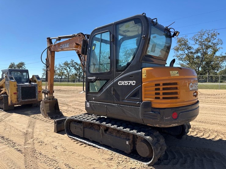 2022-case-cx57c-image-8