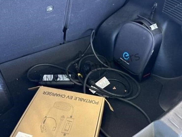 2015-nissan-leaf-s-hatchback-image-9