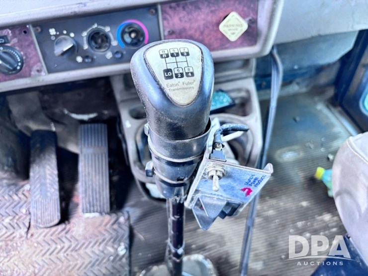 2005-kenworth-t300-image-71