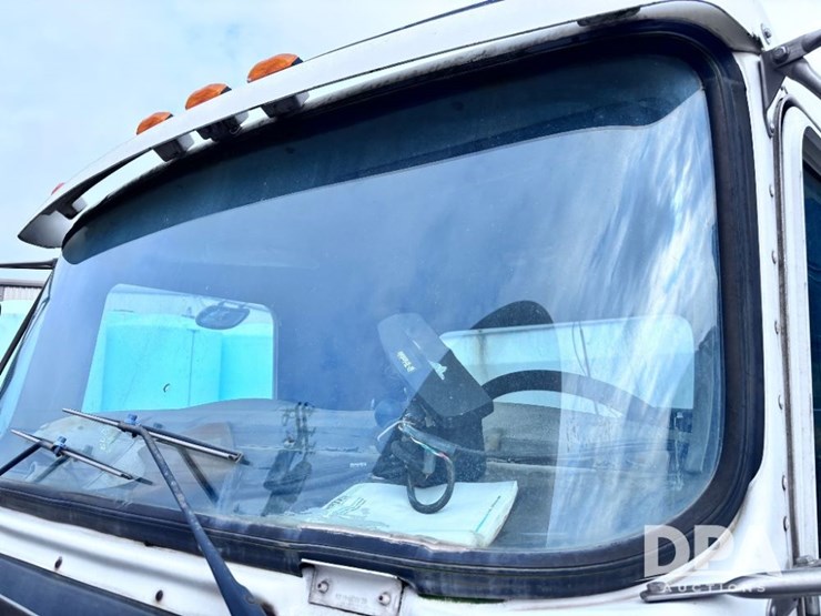 2005-kenworth-t300-image-51