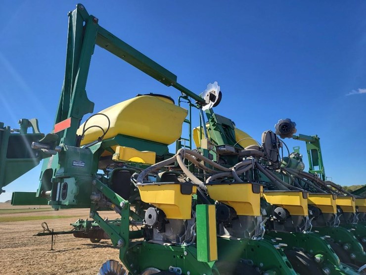 2021-john-deere-1745-image-15