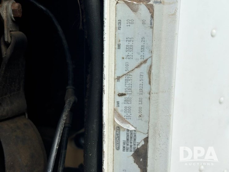 1994-freightliner-fld120-image-90