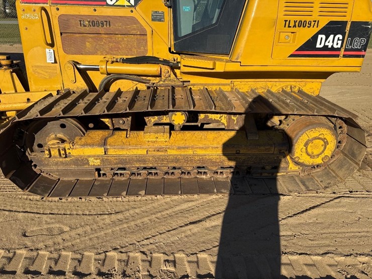 caterpillar-d4g-lgp-image-9