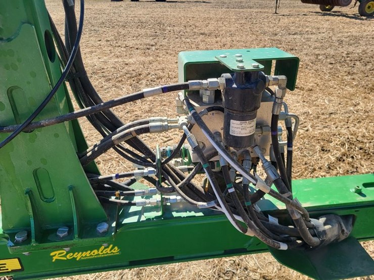 2021-john-deere-1745-image-11