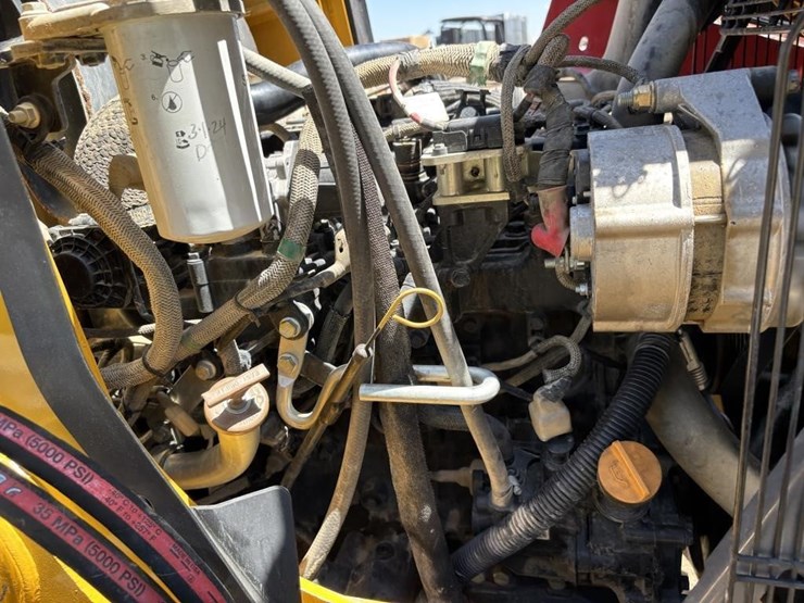 2018-deere-210l-image-46