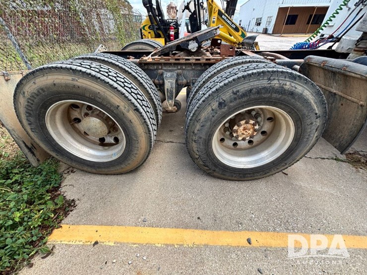 1994-freightliner-fld120-image-35