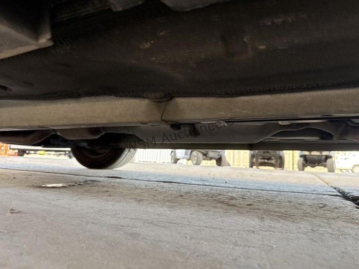 2014-toyota-camry-sdn-image-24