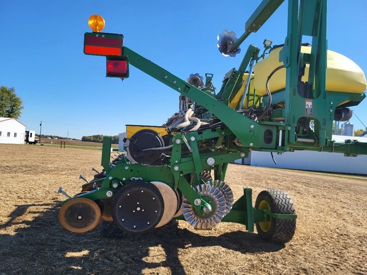 2021-john-deere-1745-image-29