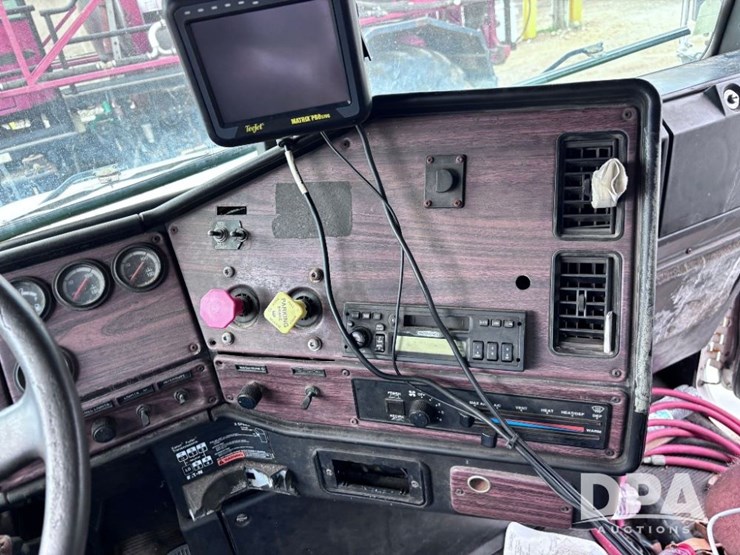 2001-freightliner-fld112-image-83