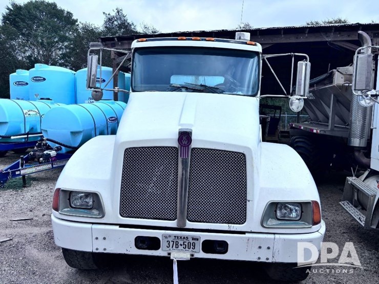 2005-kenworth-t300-image-4