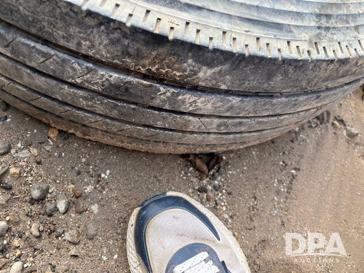 (1)-truck-tire-(gp11887)-image-3